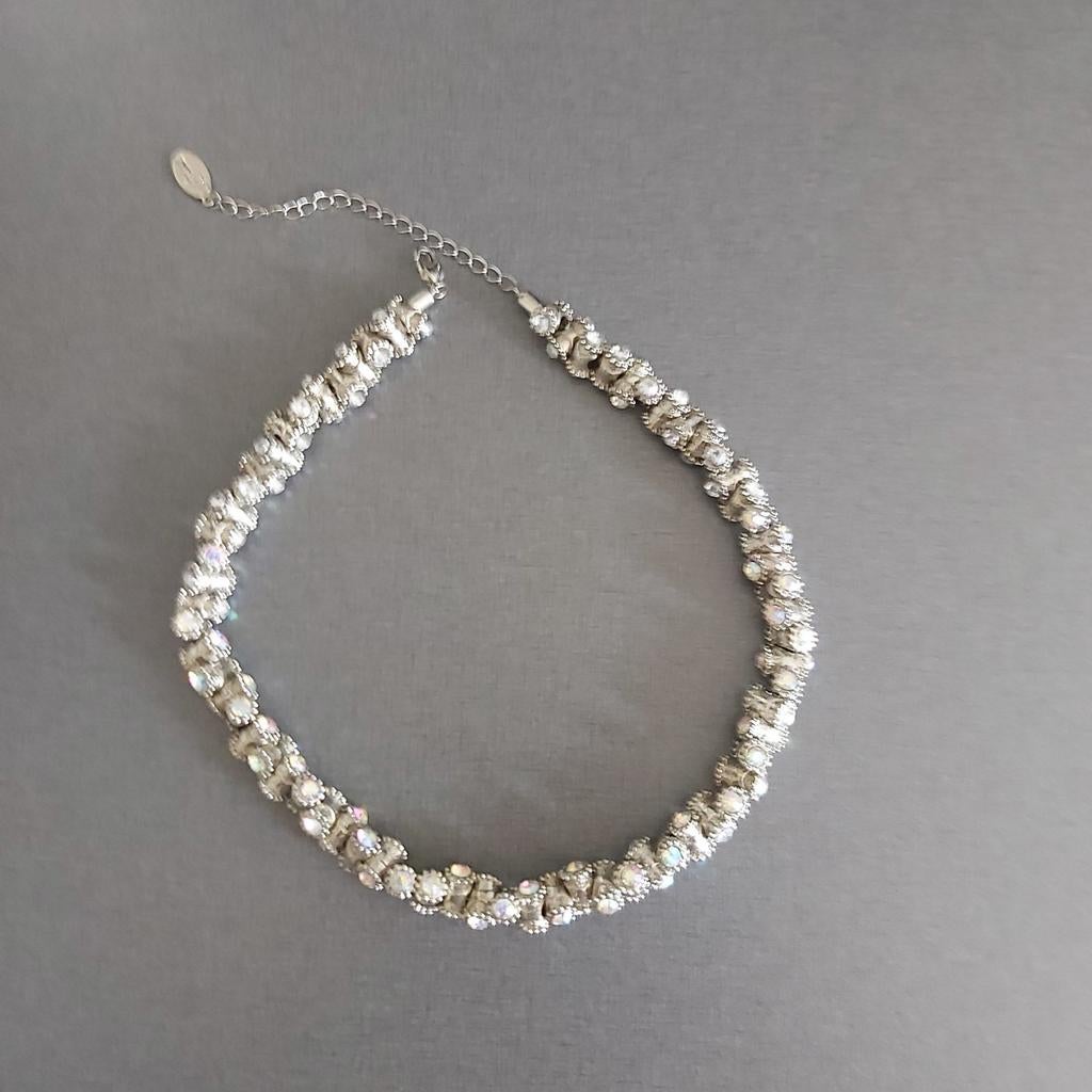 Ketting Zilverkleurig met strassteentjes van Gourgious, Ophalen of Verzenden, Zo goed als nieuw, Overige materialen