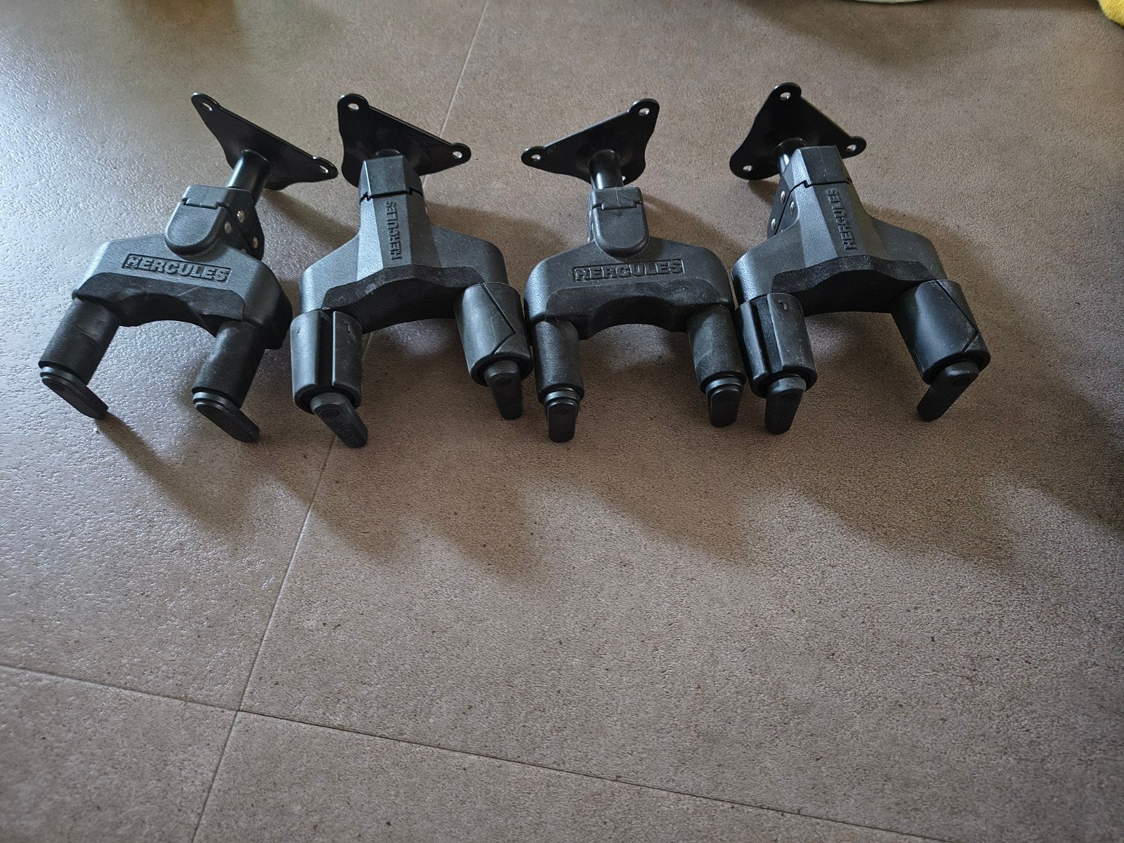 4 stuks gitaar muurbeugel Hercules, Ophalen of Verzenden