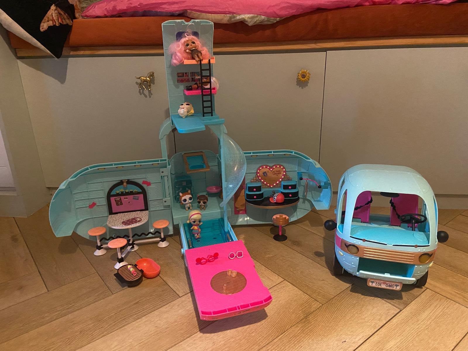 LOL camper inclusief poppetjes, Kinderen en Baby's, Speelgoed | Poppenhuizen, Ophalen, Zo goed als nieuw, Poppenhuis