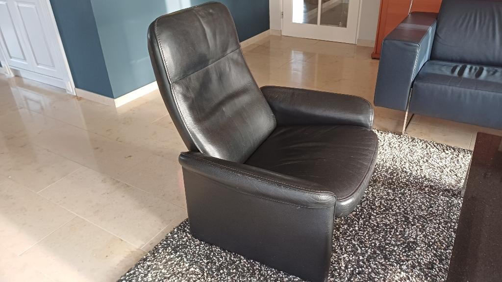 De Sede fauteuil/ relax stoel, verstelbaar, leer zwart, Ophalen, Zwitsers design, Zo goed als nieuw, 50 tot 75 cm