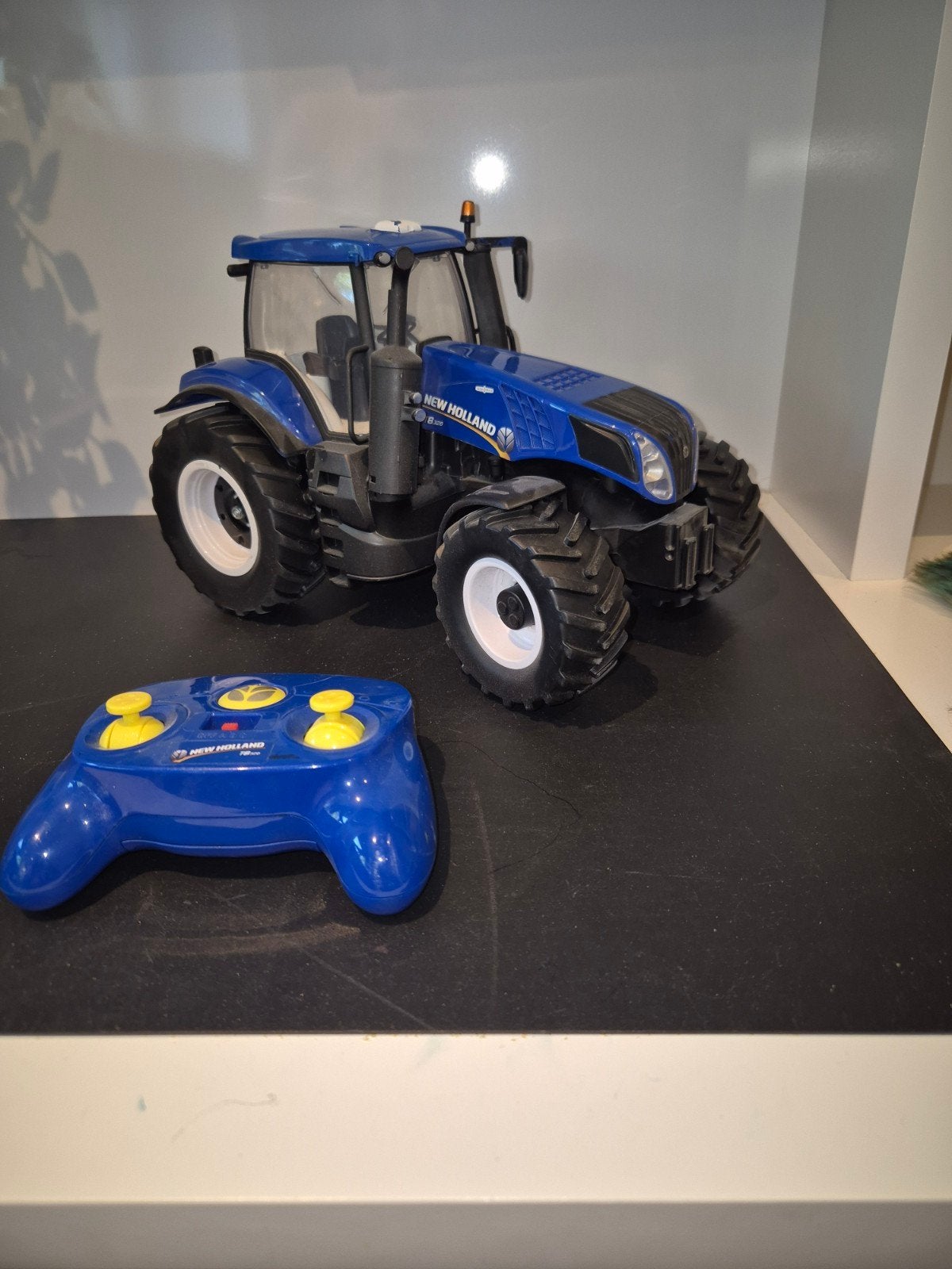 New Holland Afstandsbestuurbare Tractor, Auto offroad, Zo goed als nieuw, RTR (Ready to Run), Overige schalen