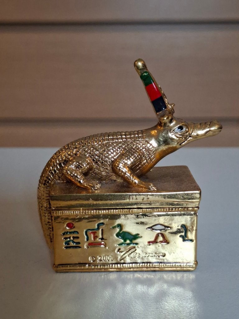 Vintage beeldje van "Sobek op kist", Verzamelen, Ophalen of Verzenden, Zo goed als nieuw, Overige typen
