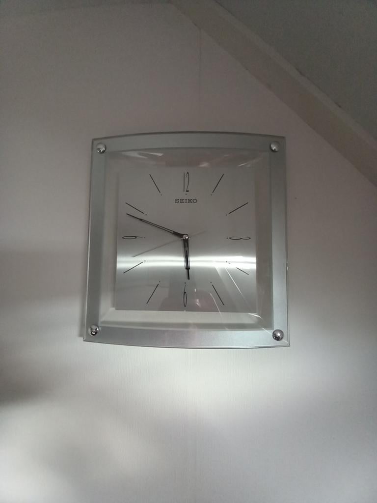 Seiko klok 32bij32cm, Huis en Inrichting, Woonaccessoires | Klokken, Ophalen, Wandklok