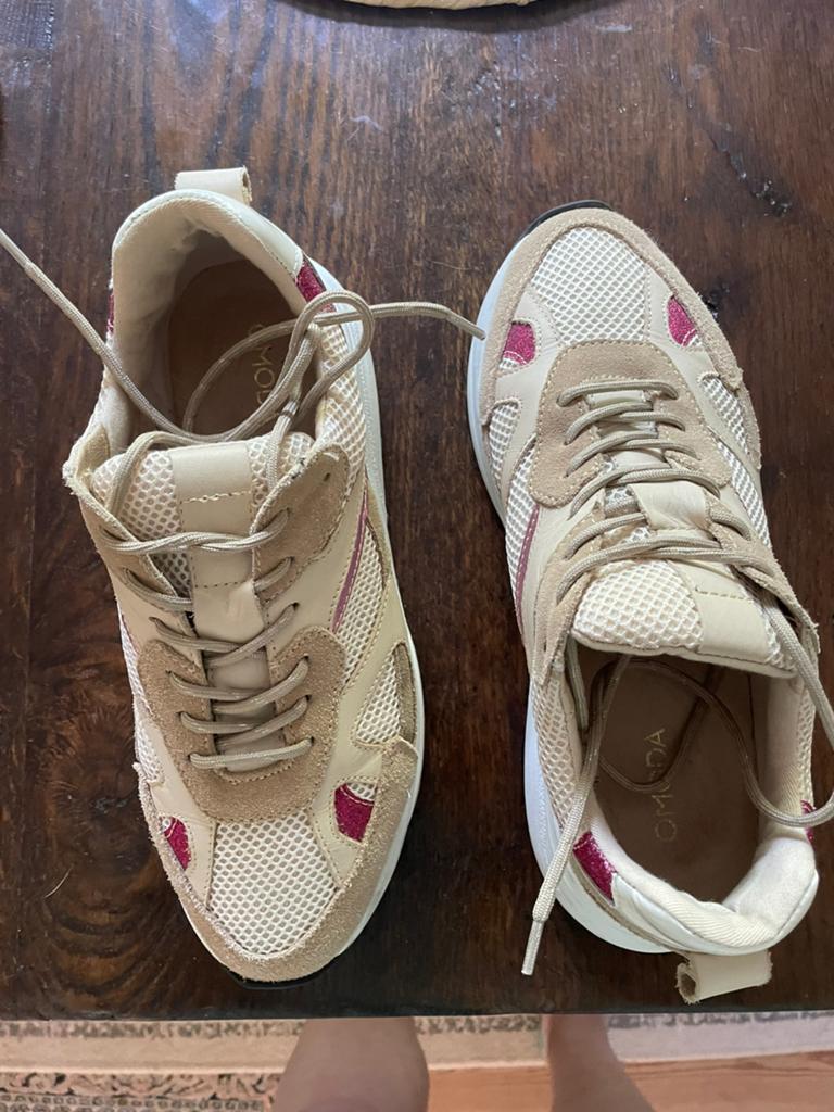 Omoda sneakers maat 43, Beige, Ophalen of Verzenden, Sneakers of Gympen, Zo goed als nieuw