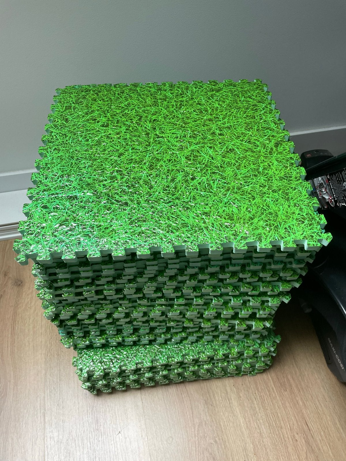 42 stuks 40x40 6,4 m² Speeltegels Kunstgras Look, Tuin en Terras, Ophalen of Verzenden, Zo goed als nieuw, 10 tot 20 m², Kunstgras