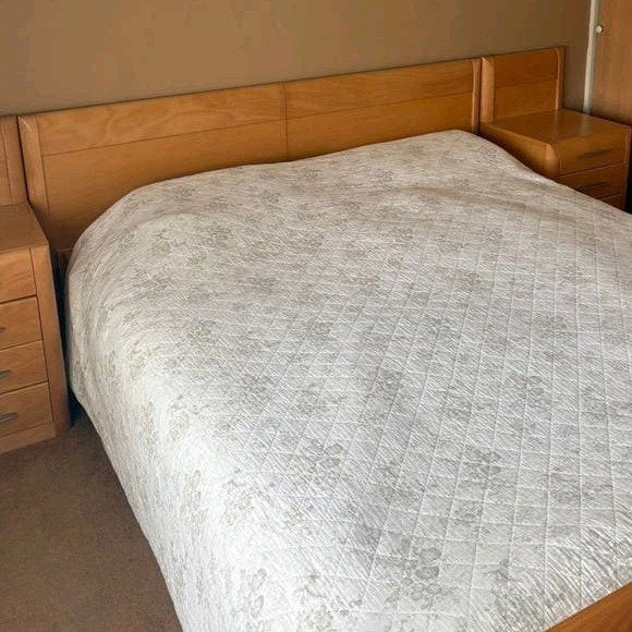 Tweepersoonsbed met elektrisch verstelbare lattenbodems, Ophalen, Bruin, Tweepersoons, Klassiek, Tijdloos