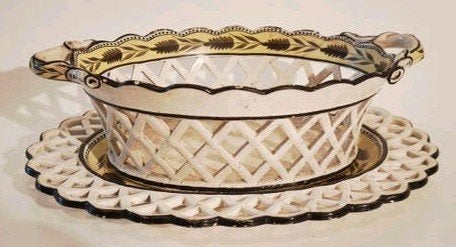 Antieke aardewerk creamware kastanjemand met schotel, Ophalen of Verzenden