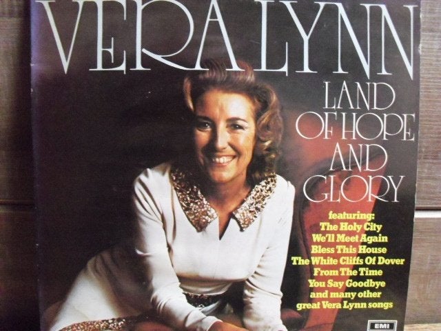 Vera Lynn "Land of Hope And Glory" dblLP, Gebruikt, Pop, Ophalen of Verzenden, Beschermende buitenhoes