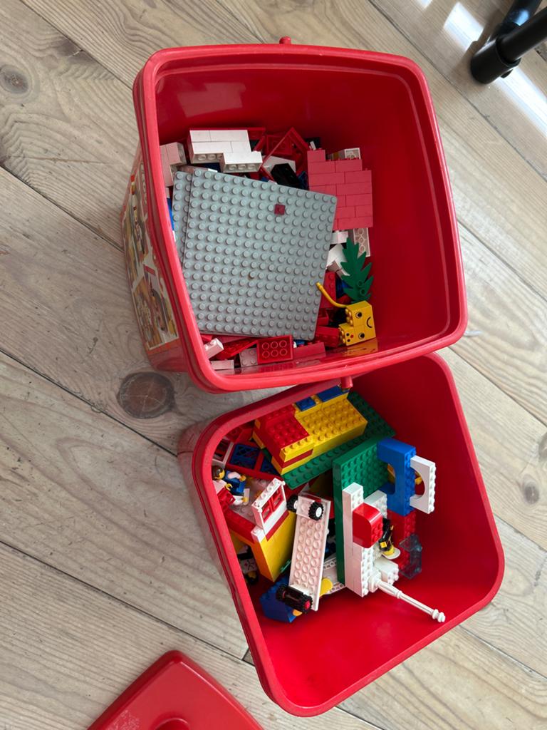 Grote partij LEGO stenen in opbergboxen, Ophalen, Inclusief minifiguren, Gebruikt, Lego