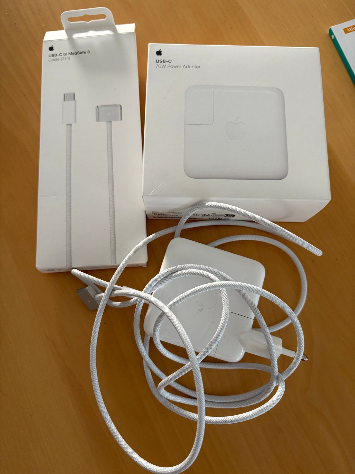 Apple USB-C 70W Power Adapter met MagSafe 3 kabel, Computers en Software, Ophalen, Zo goed als nieuw