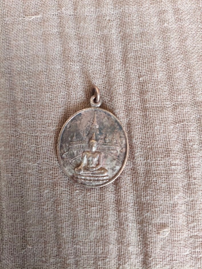 Thaise Boeddha amulet 72nd anniversary edition, Ophalen of Verzenden, Overige materialen, Buitenland