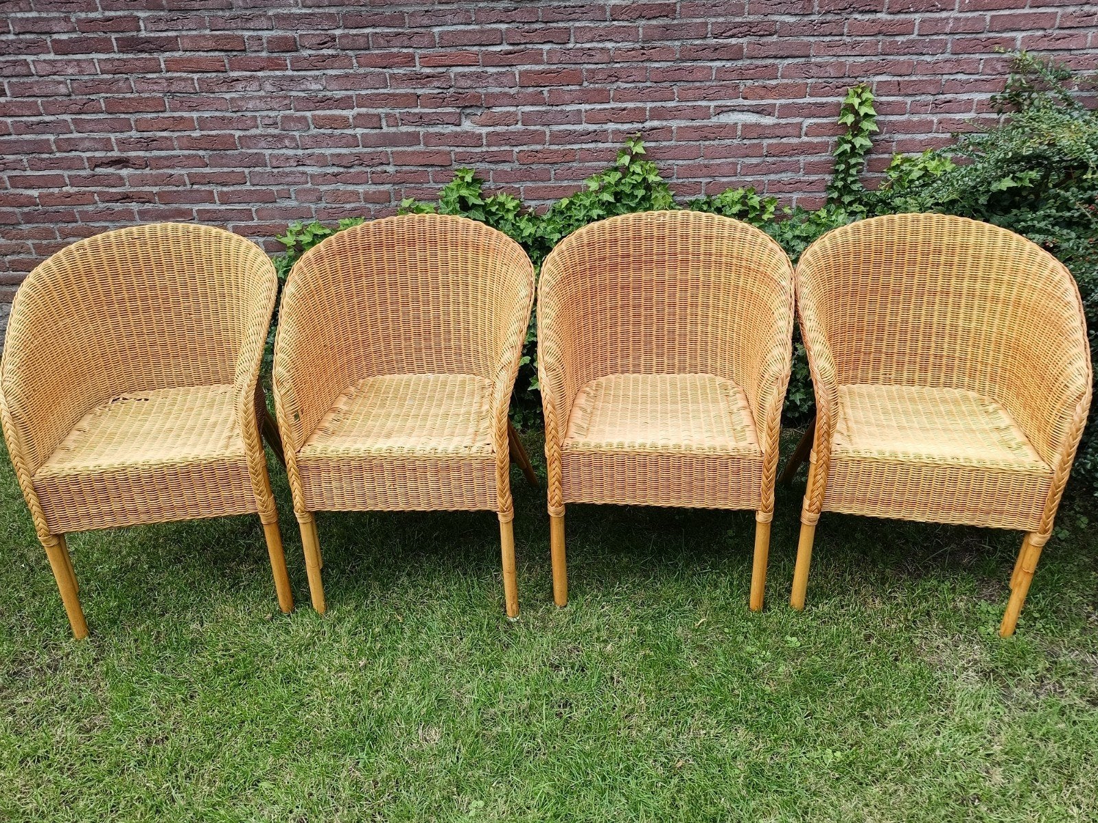 2 rotan stoelen GRATIS, Ophalen, Gebruikt, Rotan