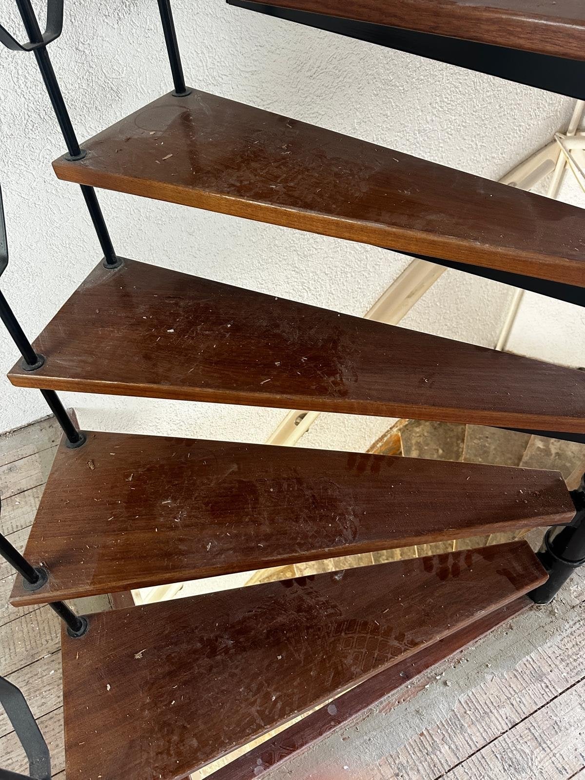 Spiraaltrap met houten treden en metalen leuning, Ophalen, Zo goed als nieuw, 2 tot 4 meter