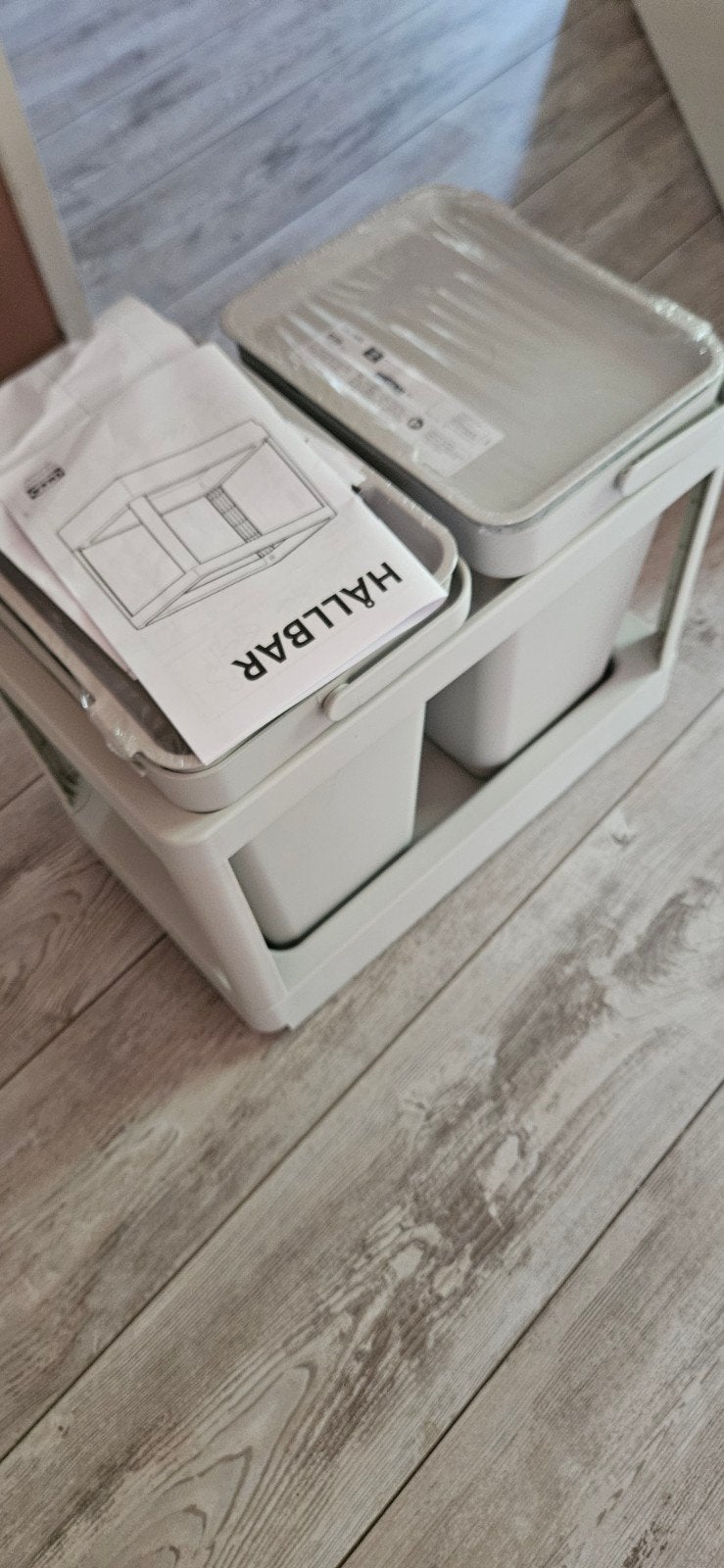 Nieuwe IKEA Hallbar prullenbak voor keukenkastje, Huis en Inrichting, Woonaccessoires | Prullenbakken, 10 tot 20 liter, Ophalen