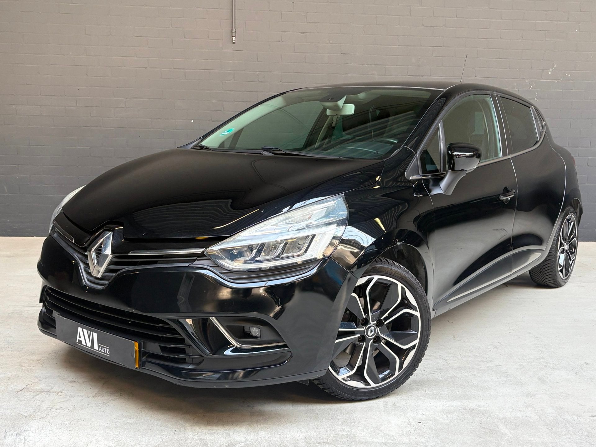 Renault Clio 1.2 TCe Led Pano.dak Leer Clima Keyless, Gebruikt, 580 kg, Leder en Stof, Bedrijf