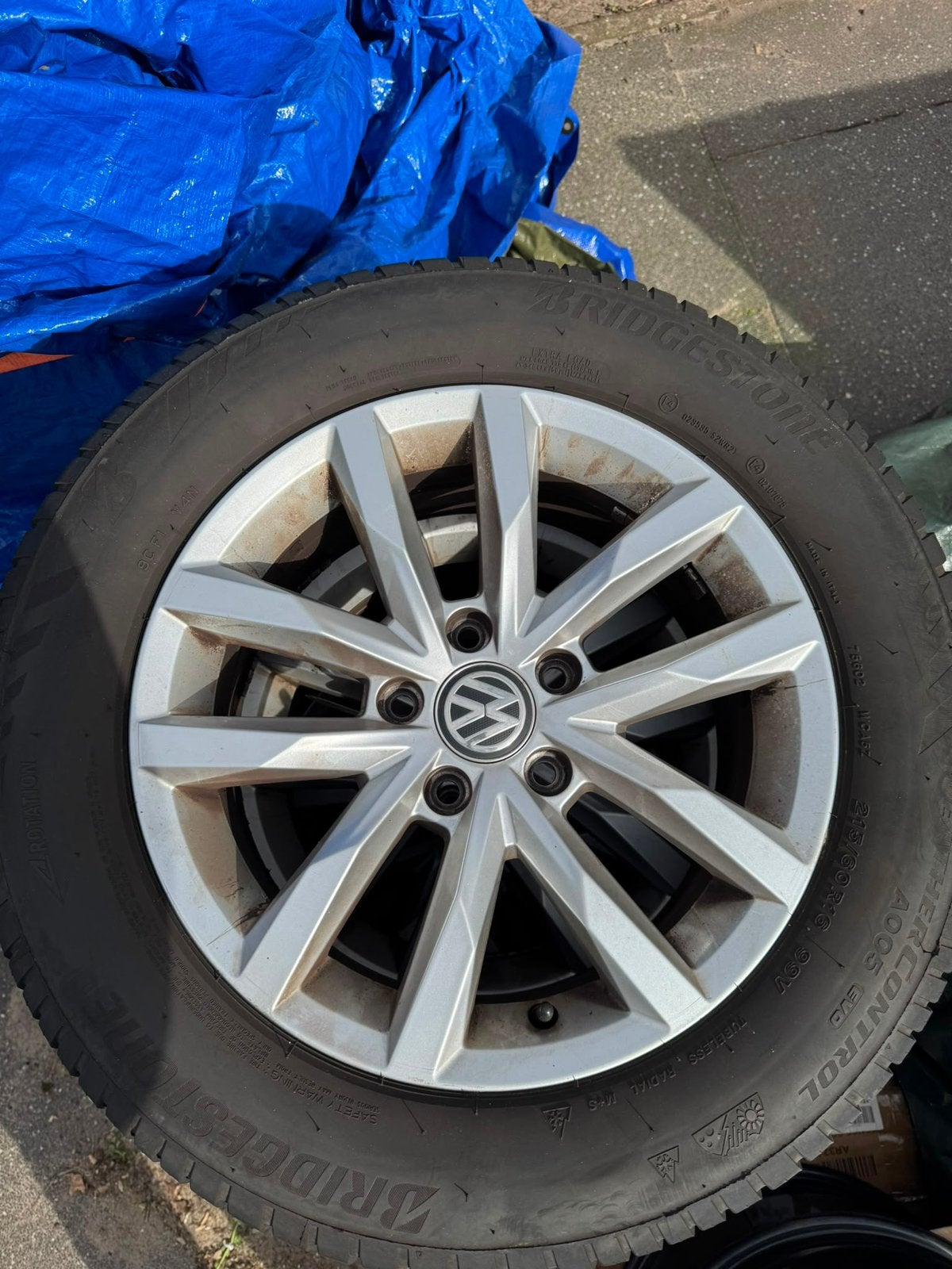 Originele VW 16 inch velgen met all-season banden – 5x112, Ophalen, 16 inch, Banden en Velgen, 205 mm