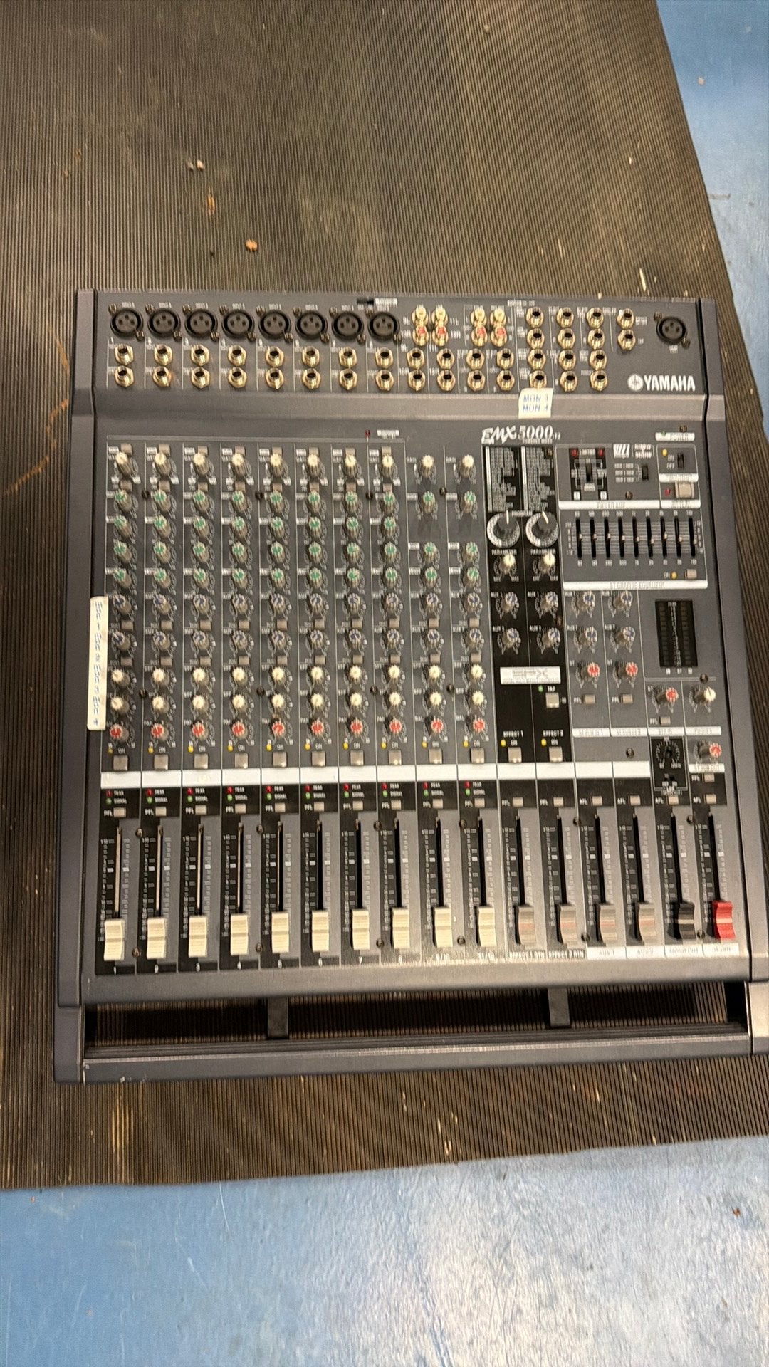 Yamaha EMX 5000-12 powered mixer 2 x 500 watt met 4 monitors, Ophalen, Gebruikt, 10 tot 20 kanalen