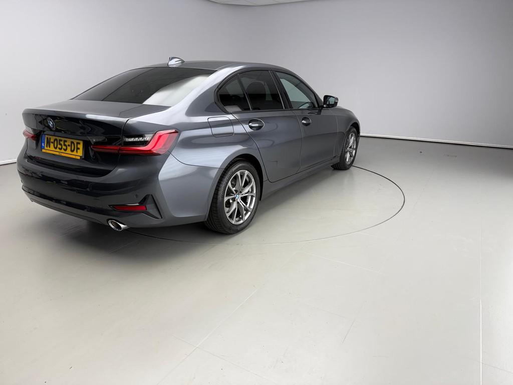 BMW 3 Serie Sedan 320i | LED | Leder | Navigatie | Sportstoe, Automaat, Gebruikt, Euro 6, 4 cilinders