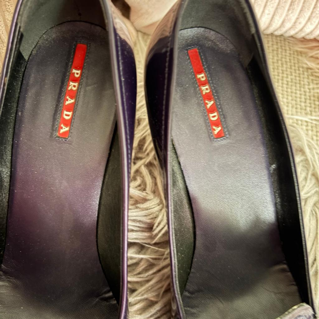 Prada Lakleren Pumps Maat 37.5 - Paars, Kleding | Dames, Schoenen, Zo goed als nieuw, Pumps, Geel, Ophalen of Verzenden