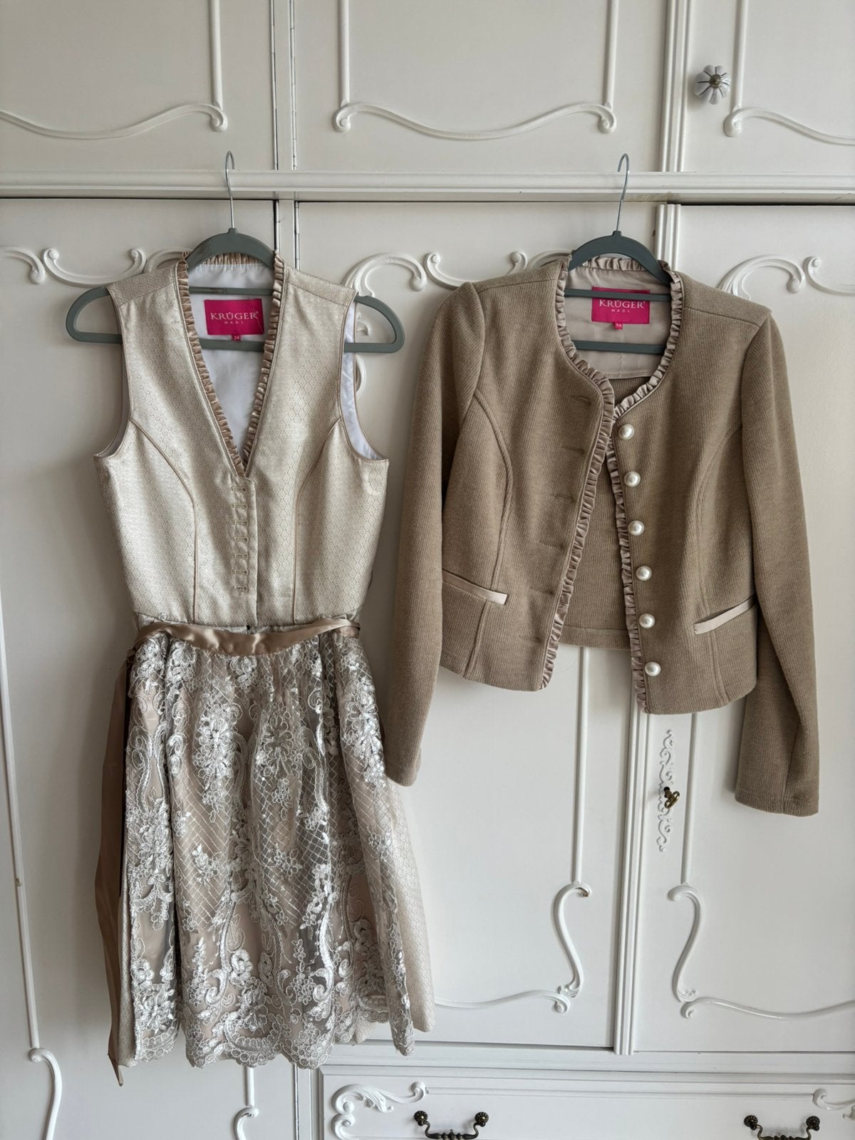 Nieuw beige creme dirndl jurk Kruger met blouse en jasje 34, Ophalen of Verzenden, Nieuw