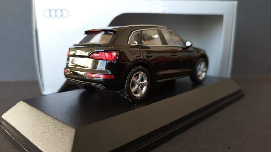 Audi Q5 myth Black 1:43 i-scale Audi Collection Pol, Overige merken, Auto, Verzenden, .