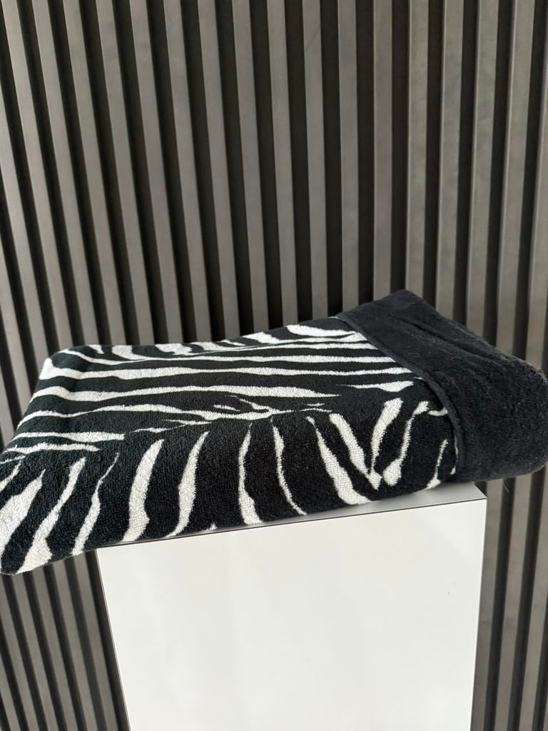 DOLCE & GABBANA Beach Towel Bath Terrycloth Black White NEW, Ophalen of Verzenden, Nieuw, Zwart, Handdoek