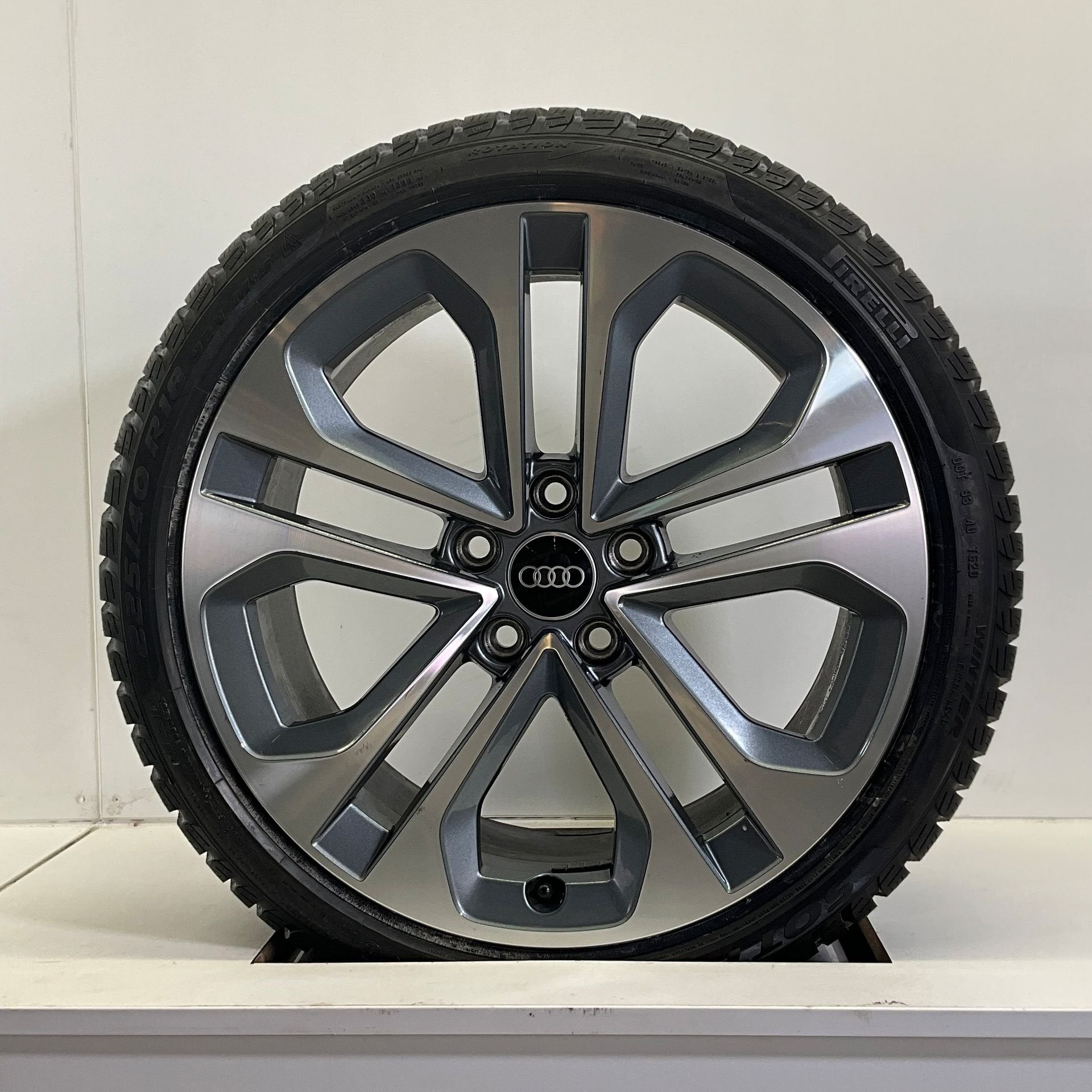 NIEUW AUDI A3 SET VElGEN + WINTERBANDEN 18 INCH, 18 inch, -, -, Banden en Velgen