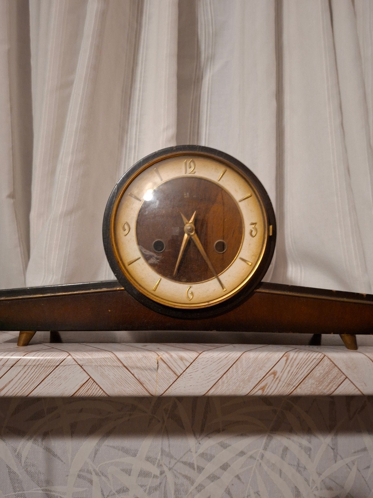 Antieke houten tafelklok met sleutel  6-11-1963, Antiek en Kunst, Ophalen of Verzenden