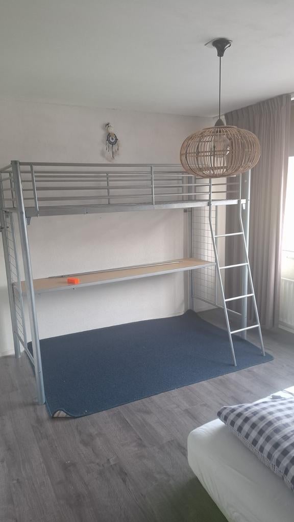Zilverkleurige metalen hoogslaper met bureau en matras, Ophalen of Verzenden, Gebruikt, Eenpersoons, Hoogslaper
