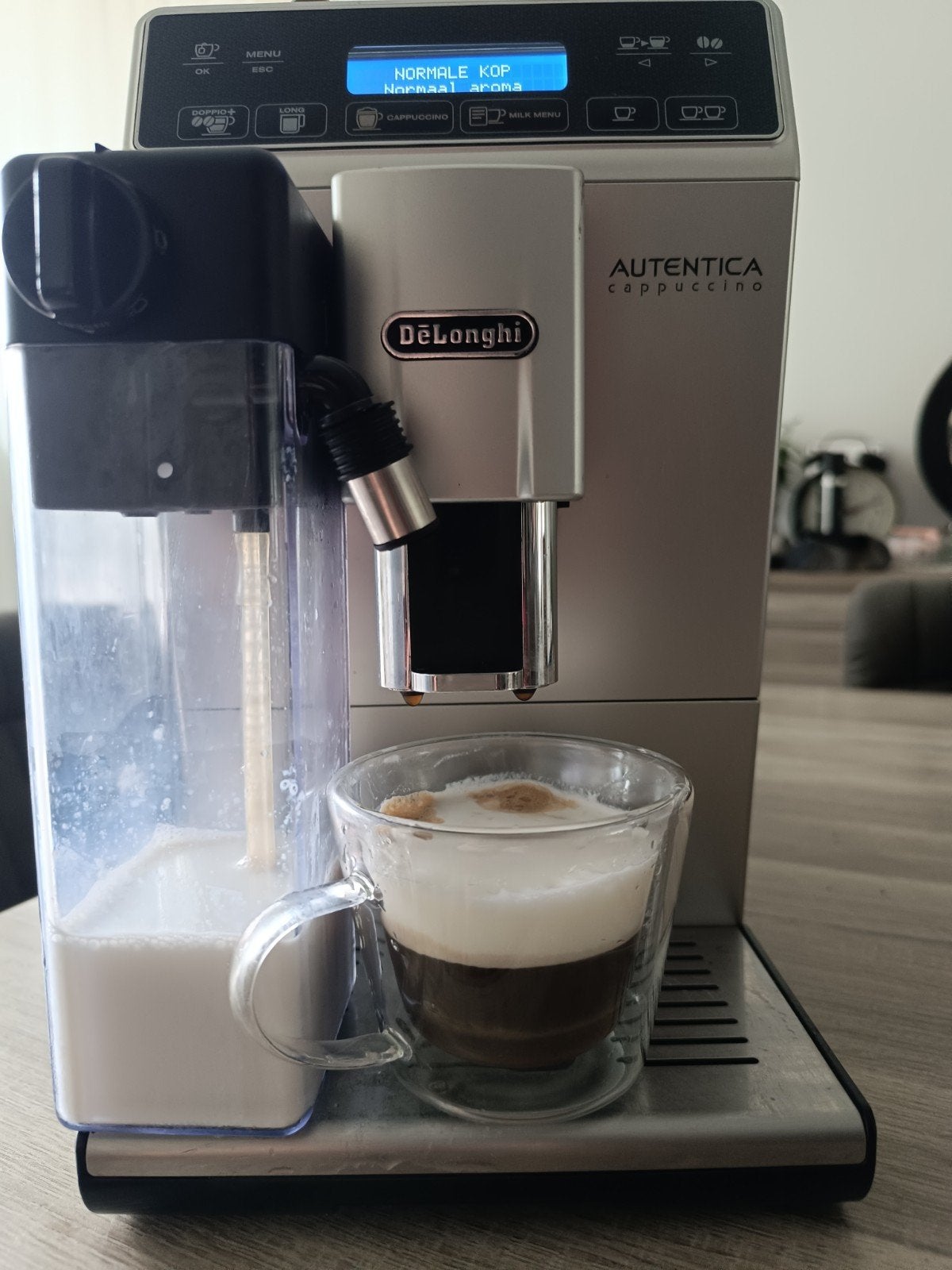 Nette koffiemachine De Longhi Autentica, Witgoed en Apparatuur, Koffiezetapparaten, Ophalen, Koffiemachine, Zo goed als nieuw