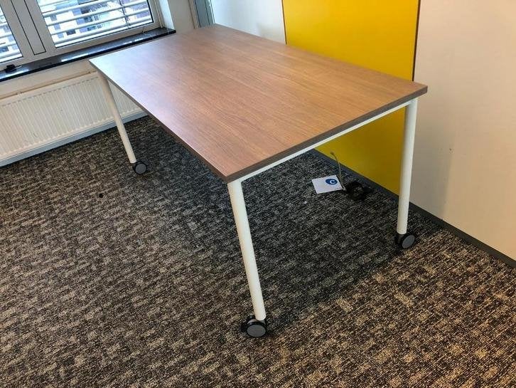 Gispen verrijdbare kantinetafel / vergadertafel, Niet ingevuld, Zo goed als nieuw, Vijf personen of meer, 150 tot 200 cm