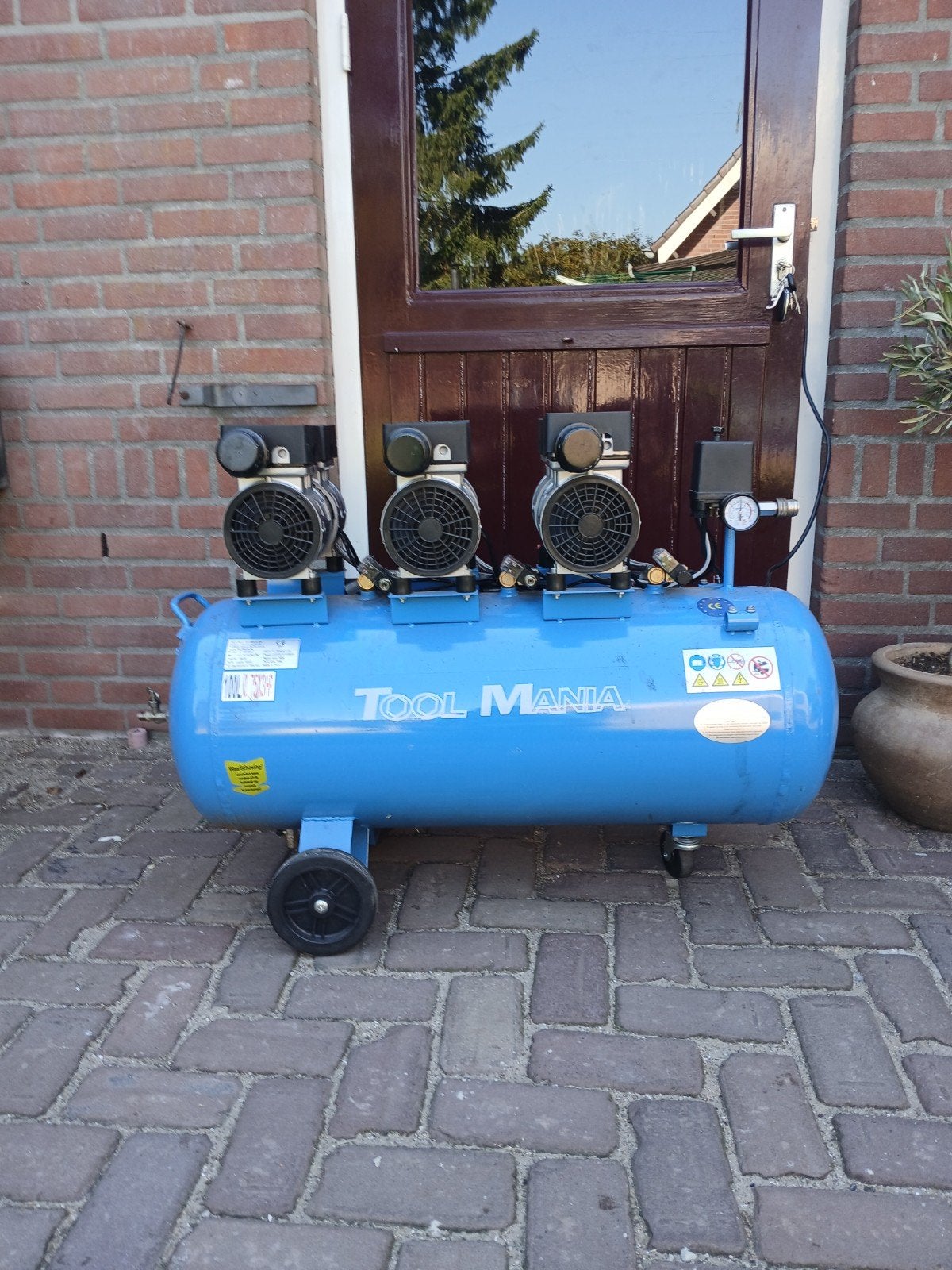 Tool Mania Compressor 100L 0.75x3HP, Doe-het-zelf en Verbouw, Ophalen, Zo goed als nieuw, Minder dan 200 liter/min, Mobiel