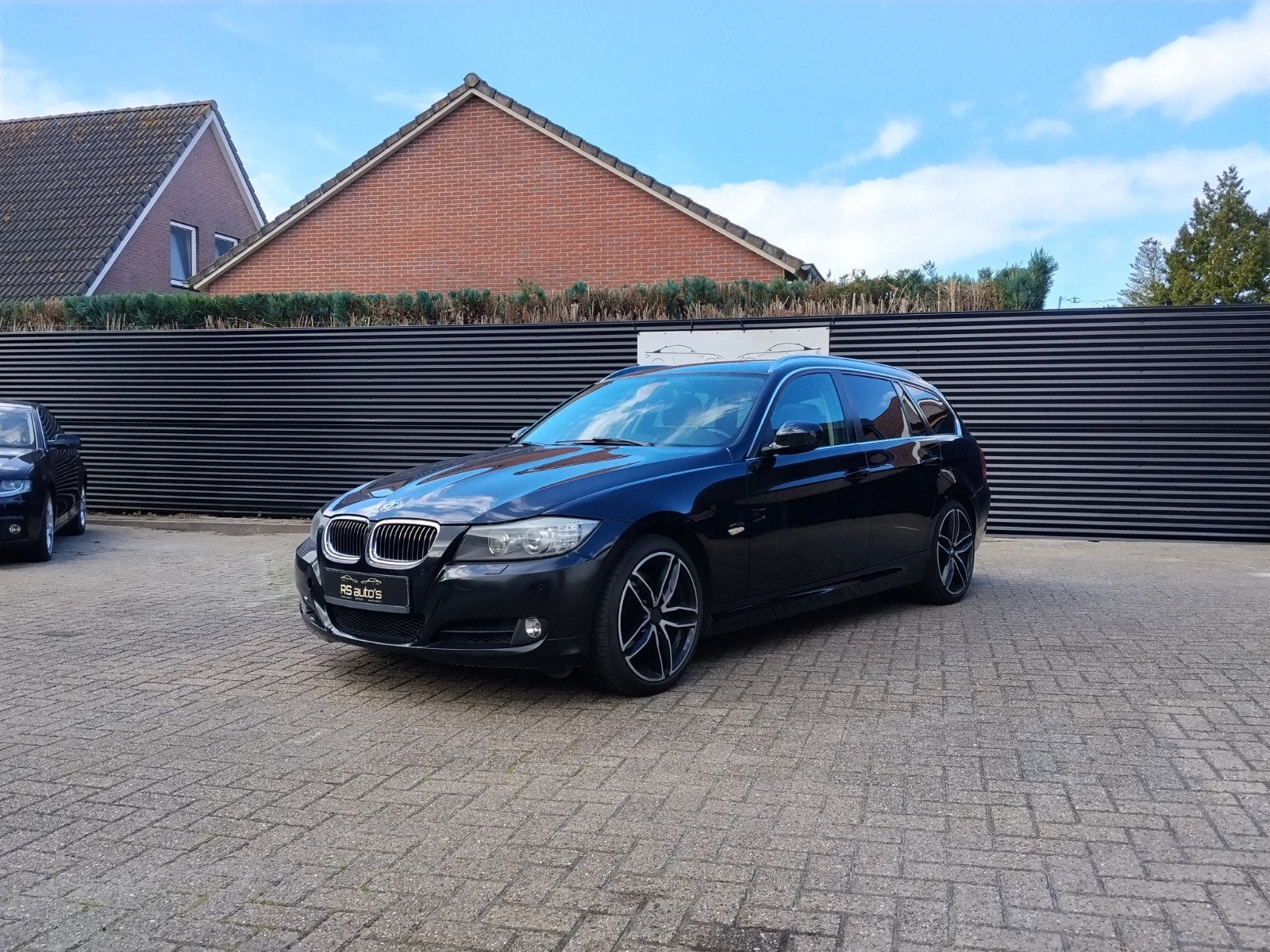 BMW 330i E91 touring 2011, zwart, panorama dak, automaat, Auto's, Automaat, Achterwielaandrijving, Zwart, USB