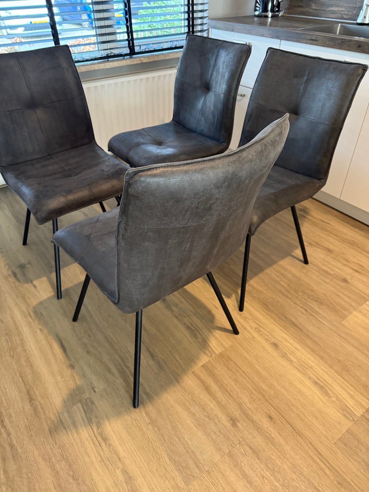 Grijze eethoekstoelen - Comfortabel en stijlvol, Huis en Inrichting, Gebruikt, Drie, Ophalen of Verzenden, Stof