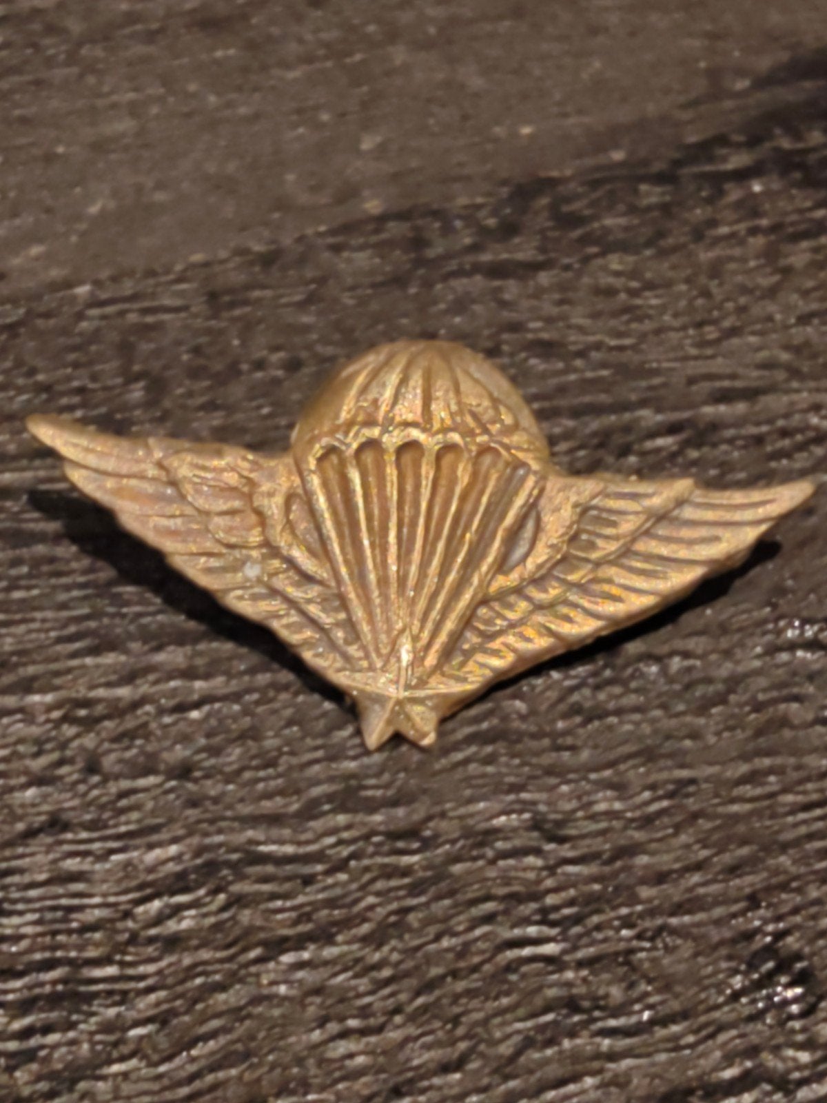 VIETNAM VNCH Airborne Metal Badge. Original pre 1975 Vietnam, Ophalen of Verzenden, Landmacht, Amerika, Embleem of Badge