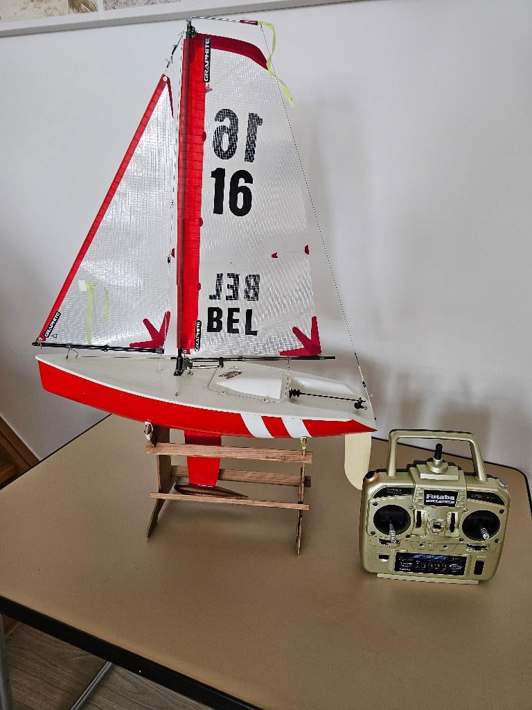 Micro Magic RC zeilboot compleet vaarklaar, Ophalen of Verzenden, Gebruikt