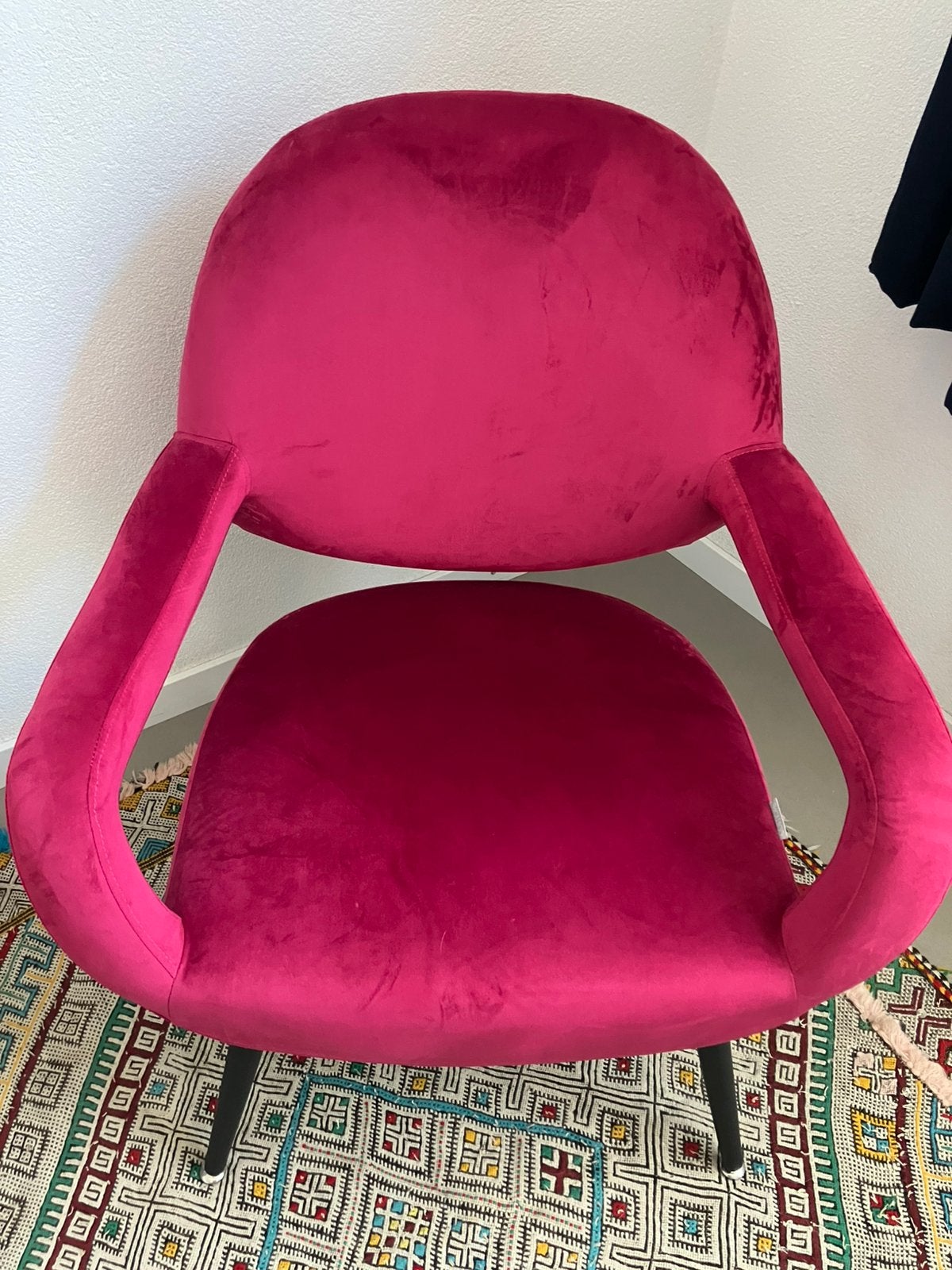 Colmore fuchsia fliwelen stoel, Huis en Inrichting, Fauteuils, Ophalen, Nieuw