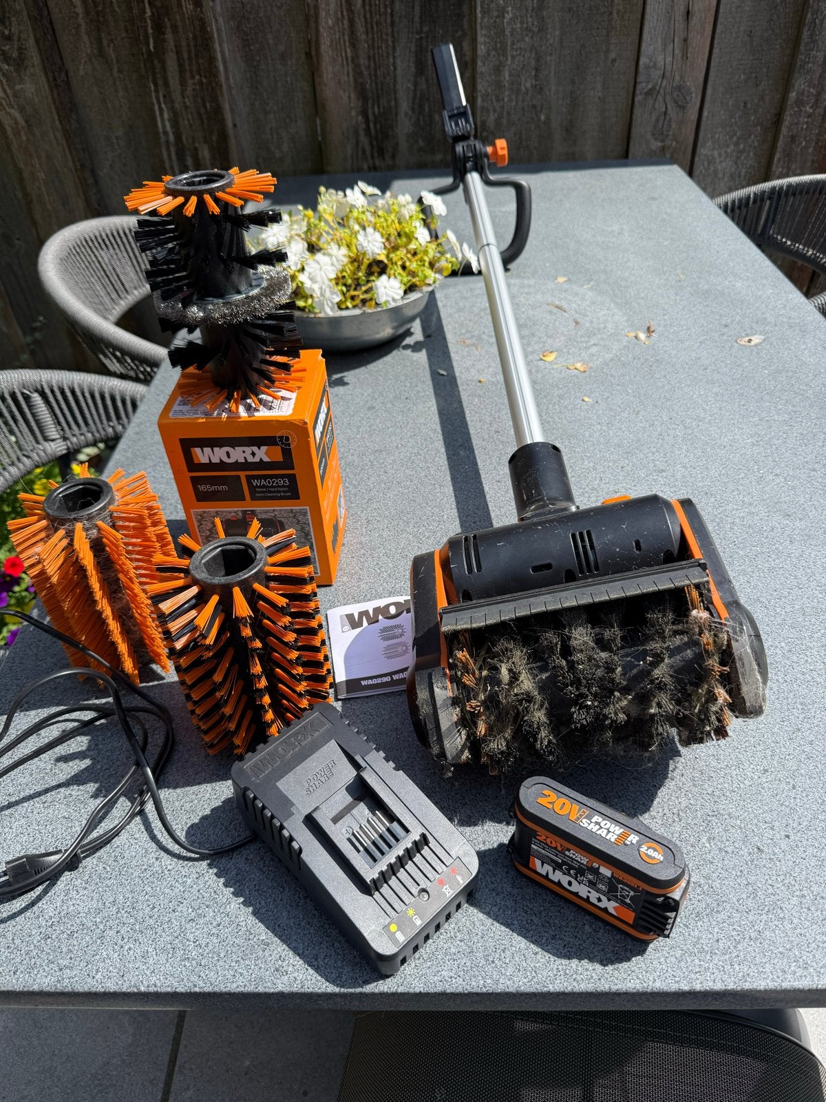 Worx WG894E Accu Voegenborstel met diverse borstels, Tuin en Terras, Veegmachines, Ophalen of Verzenden, Zo goed als nieuw