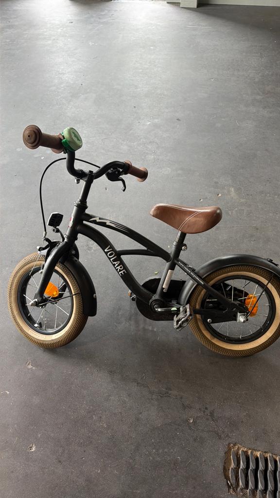 Volare black cruiser fiets, Fietsen en Brommers, Fietsen | Kinderfietsjes, Ophalen, Terugtraprem, Zijwieltjes, Minder dan 16 inch