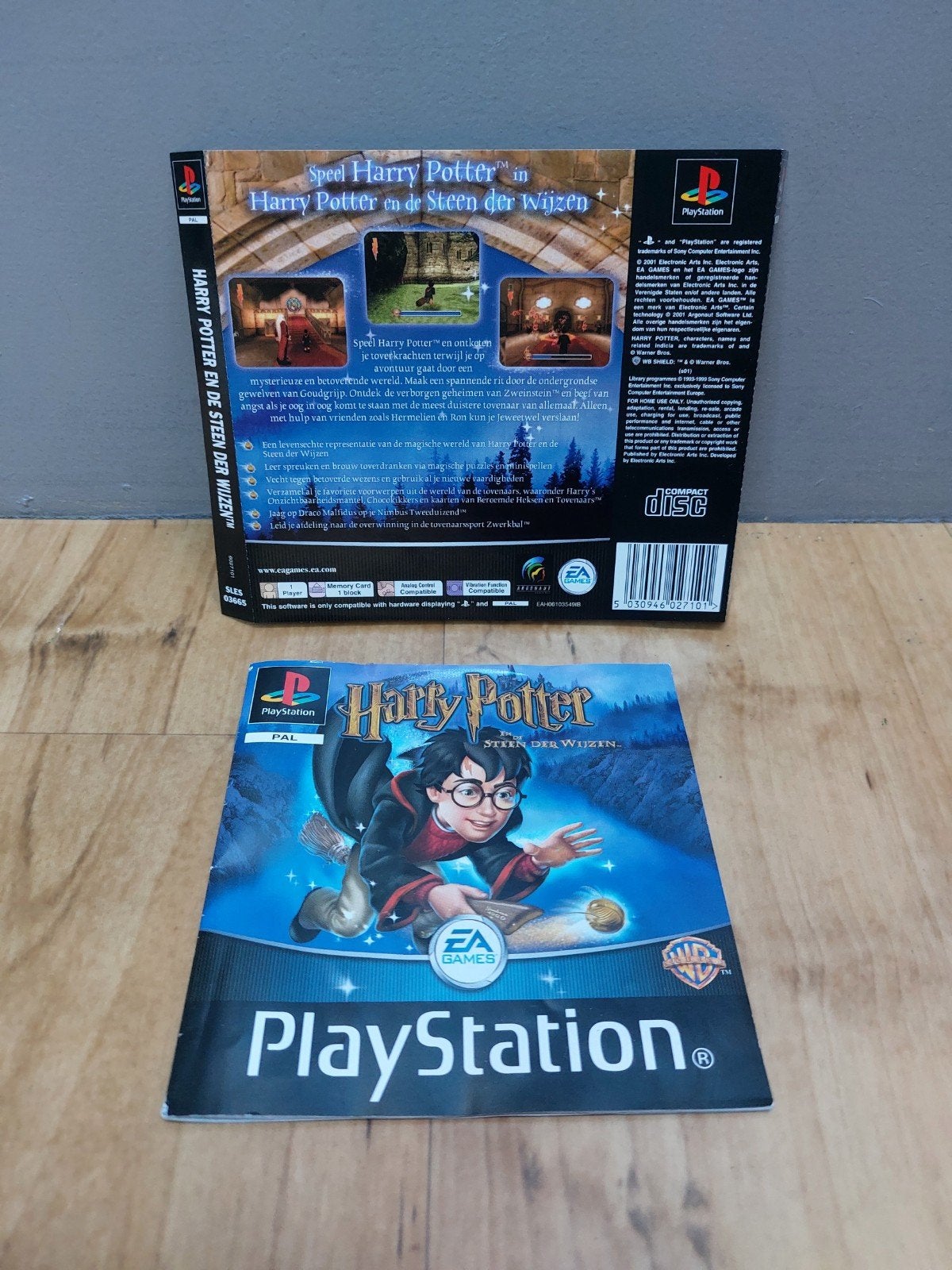 Harry Potter - De Steen der Wijzen (PS1) Inlet + Handleiding, 1 speler, Ophalen of Verzenden, Avontuur en Actie, Vanaf 3 jaar