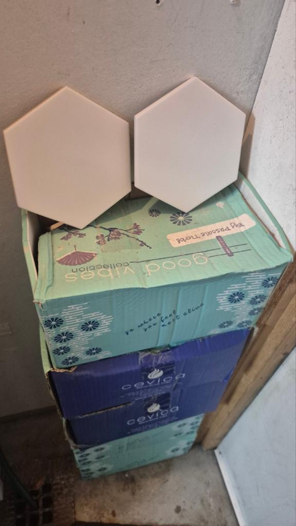 5 dozen Cevica Good Vibes, witte hexagon tegels (14x16x1cm), Ophalen, Nieuw, Minder dan 20 cm, Minder dan 20 cm