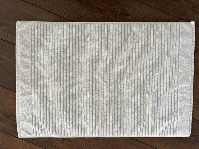 Nieuwe badmat  wit/creme  50 x 78, Ophalen of Verzenden, Nieuw, Wit, Badmat