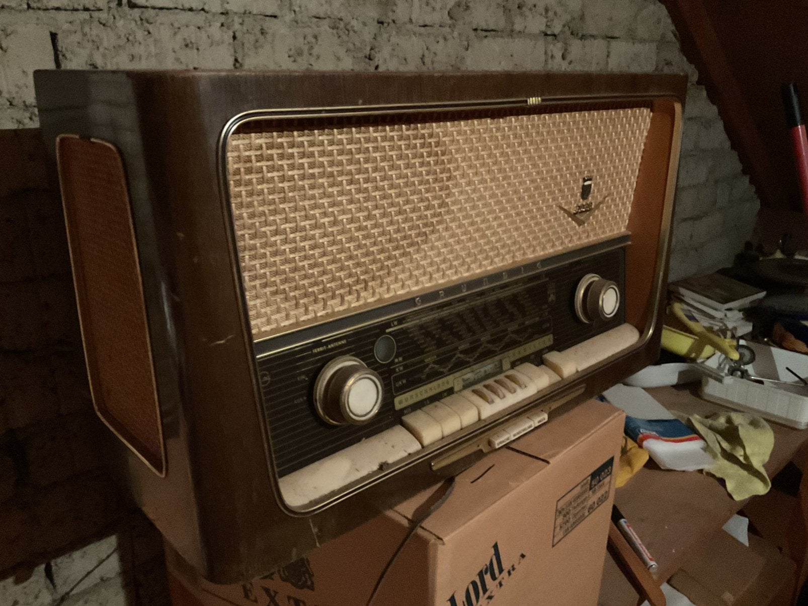 Vintage grundig radio, Ophalen