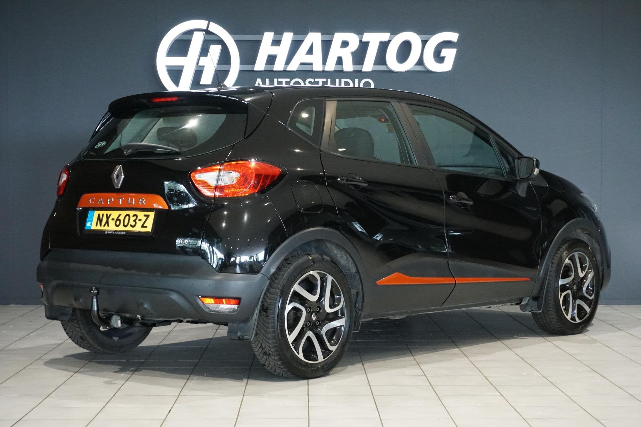 Renault Captur 0.9 TCe Dynamique + NAVIGATIE / TREKHAAK / PD, Voorwielaandrijving, 898 cc, Stof, Euro 6