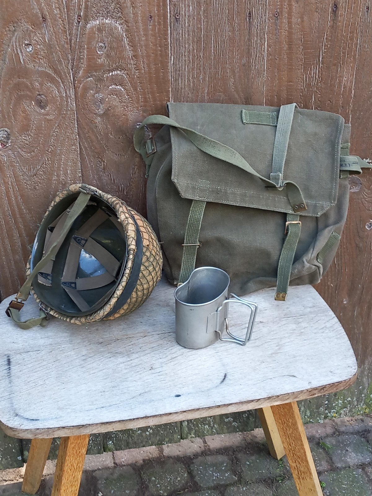 Militair uitrusting: helm, tas en beker (VDL 92), Ophalen of Verzenden