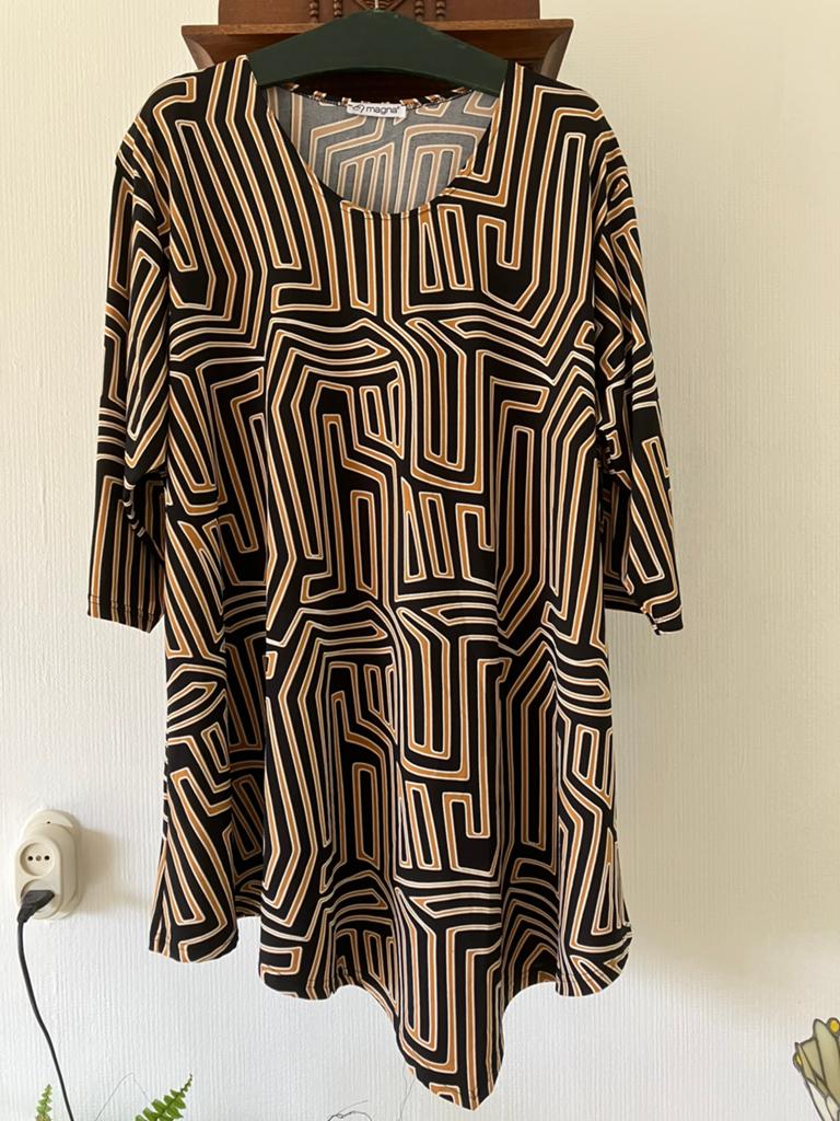 Magna lang shirt met punten zwart/gele print mt 60/62 nieuw, Ophalen of Verzenden, Nieuw, Zwart, Shirt of Top