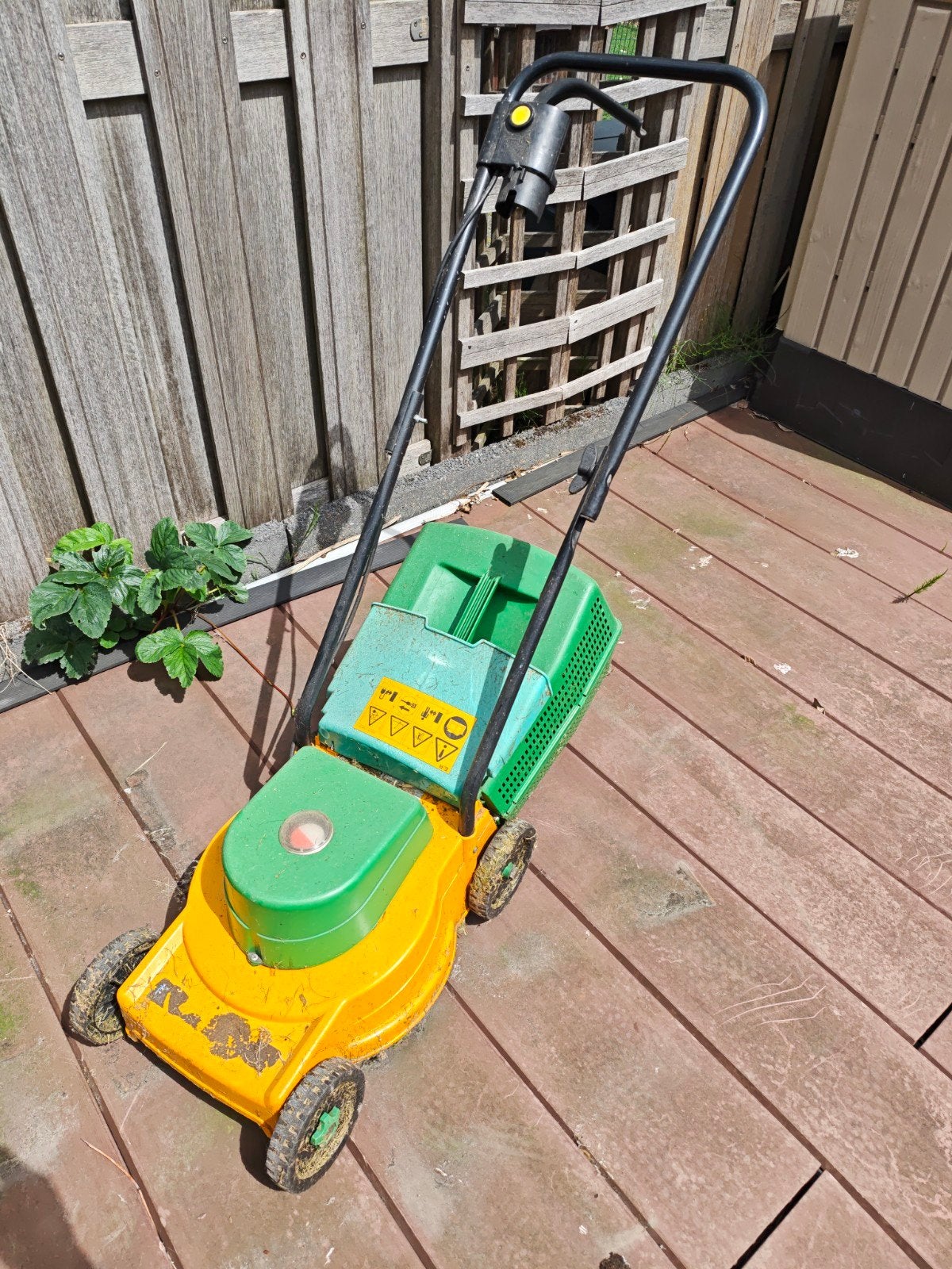 Elektrische Grasmaaier - Gebruikt maar functioneel, Tuin en Terras, Ophalen, Cirkelmaaier, Gebruikt, Elektrische grasmaaier