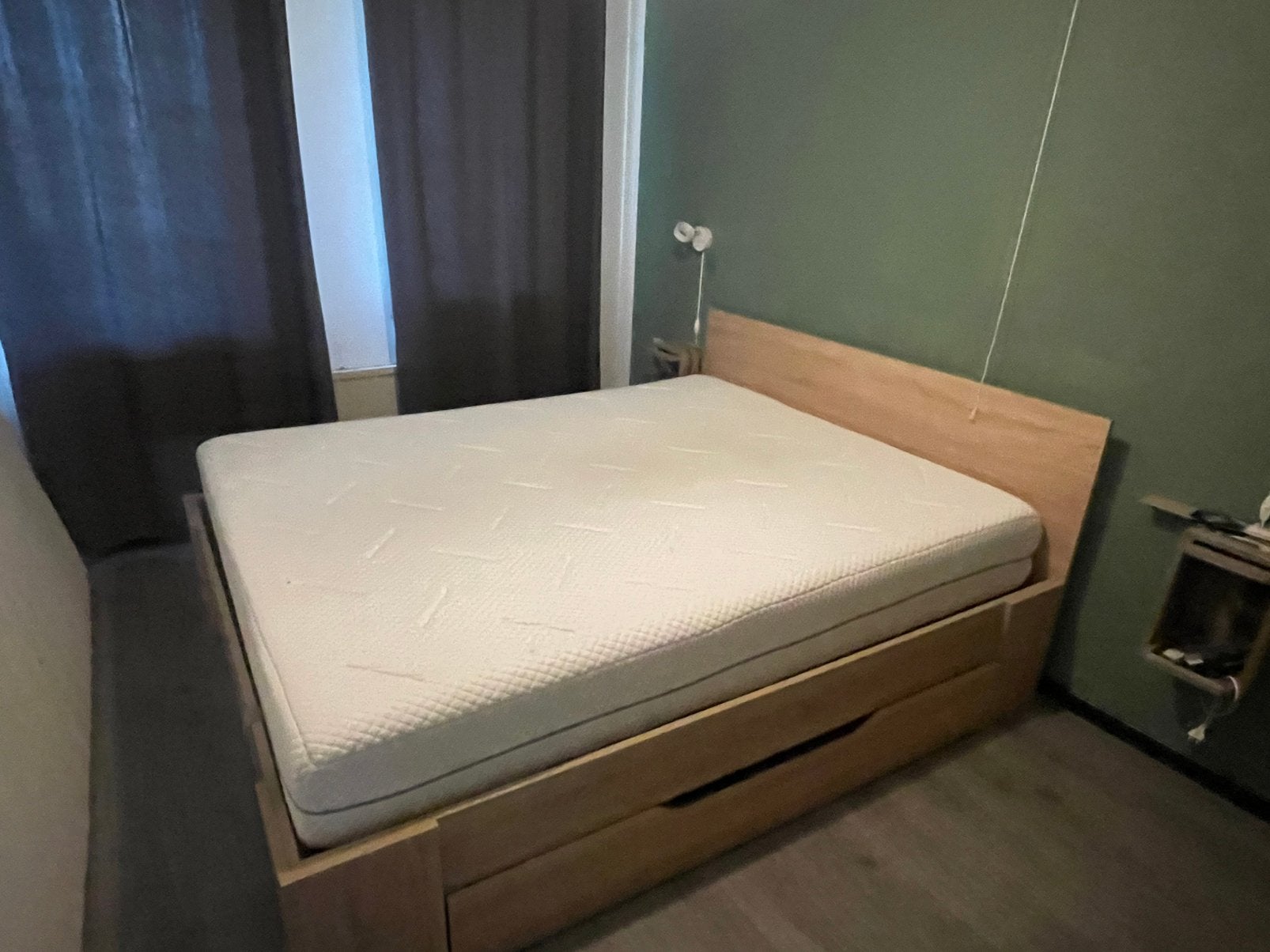 Bed Frame with Mattress, Huis en Inrichting, Ophalen, Tweepersoons, Hout, 160 cm