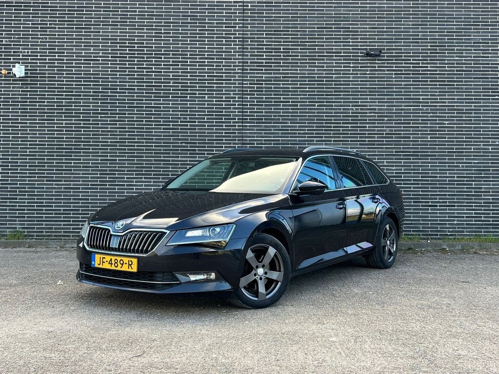 Skoda Superb Combi 1.6 TDI Ambition Business DSG, Clima!, Auto's, Euro 6, 4 cilinders, Zwart, Origineel Nederlands