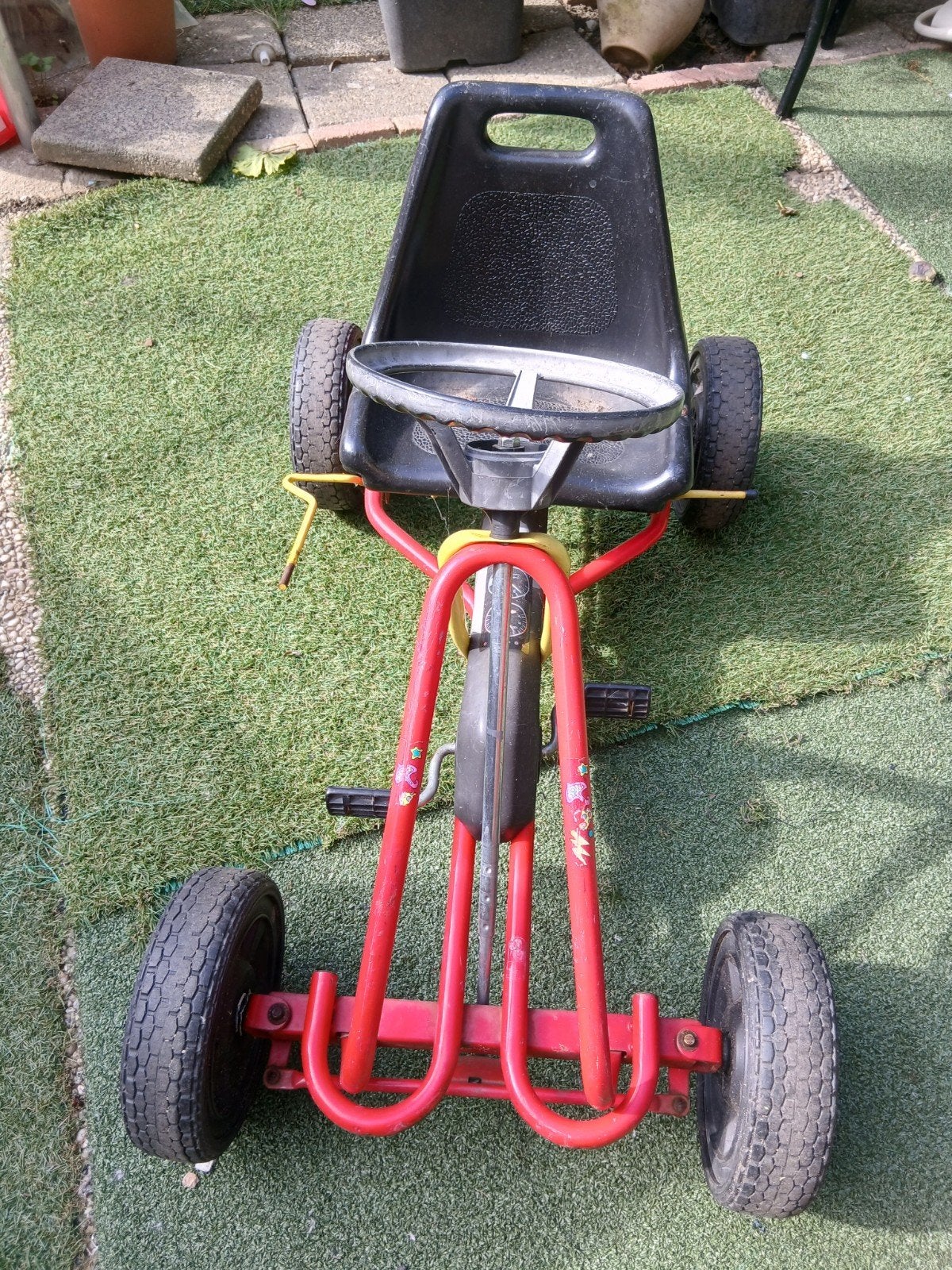 Rode skelter met zwarte zitting